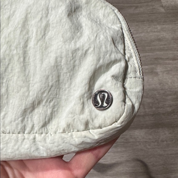 Lululemon Everywhere Belt Bag — Springtime - Picture 9 of 13